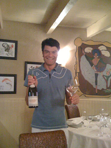 Fabrizio et la bouteille de Chambolle-Musigny
