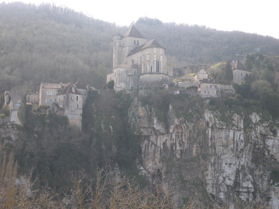 St-Cirq-Lapopie depuis la route