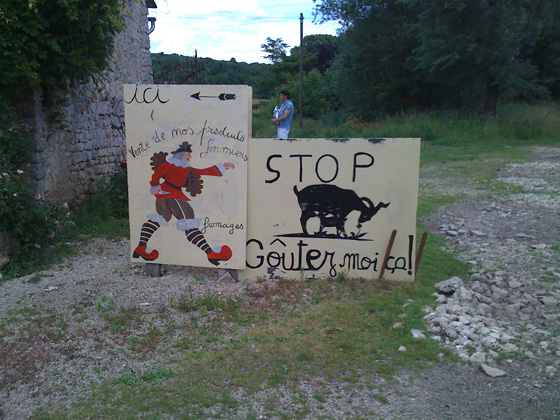 arrivée chez le fromager