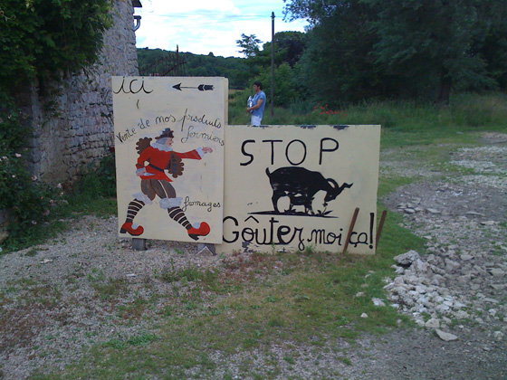 arrivée chez le fromager