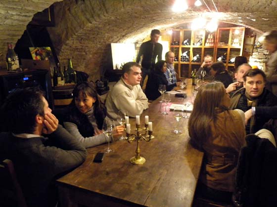 la table d'hôte aux Caves de l'Abbaye à Beaune