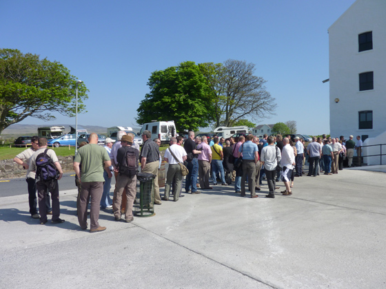 queue lagavulin