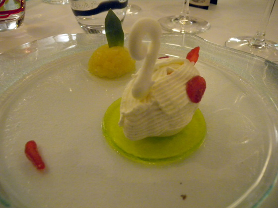 sorbet ananas, meringue et chantilly, gelée de Verveine Verte